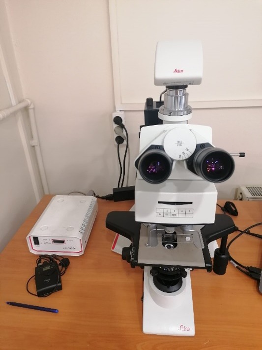 Leica DM2500 Mikroskop